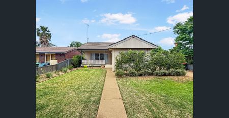 BEAUTIFUL SOUTH DUBBO HOME - Photo 4