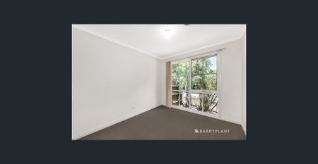 Three-bedroom delight, position perfect - Photo 3