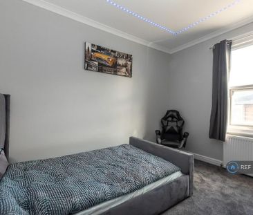 4 bedroom terraced house to rent - Photo 6