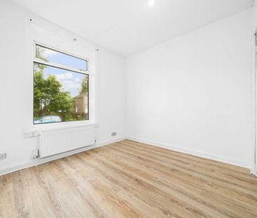 Price £950 pcm - Available Now - Unfurnished - Photo 2