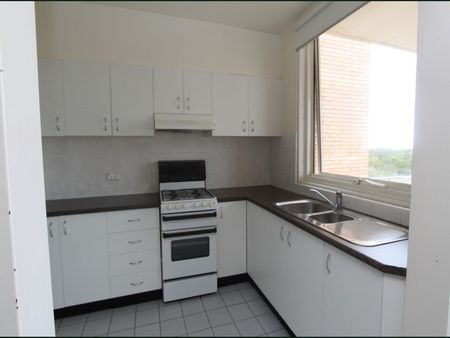 Lovely 2 bedroom unit with water views - Photo 3