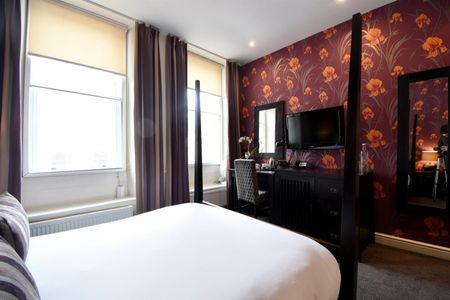 ROOM 3, Cinnabar Hotel, 88-89 Fore Street, SG14 - Photo 2