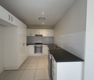 Fabulous Spacious Duplex - Photo 6