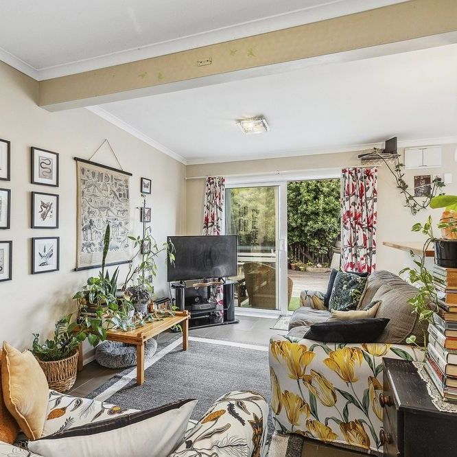 101a Apu Crescent, Lyall Bay - Photo 1