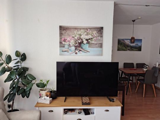 Schöne 2 Zimmer Wohnung im 2. Obergeschoss mit Aufzug – zentral i - Foto 1