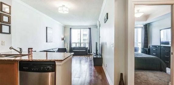 Lakeshore And Marine Parade Gorgeous 1Bdrm 1Parking 1Locker Near Lake - Photo 2