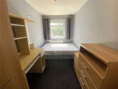 4 bedroom semi-detached house to rent - Photo 4