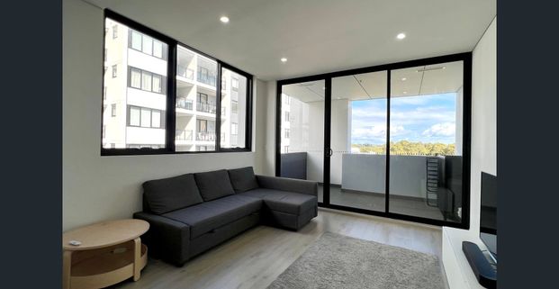 Modern Two-Bedroom Apartment in Prime Location - Photo 1