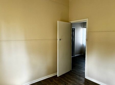 2 bedroom flat in a Great Location! - Photo 3