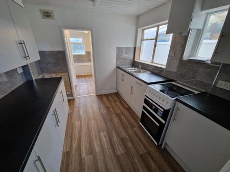 3 bedroom terraced house to rent - Photo 2