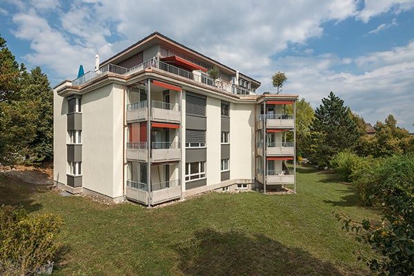 "Heimelige Wohnung mit riesiger Dachterrasse!" - Photo 1