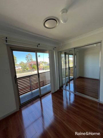 LUXURY LIVING IN GLENFIELD WITH THE WATER INCLUDED!!! - Photo 5