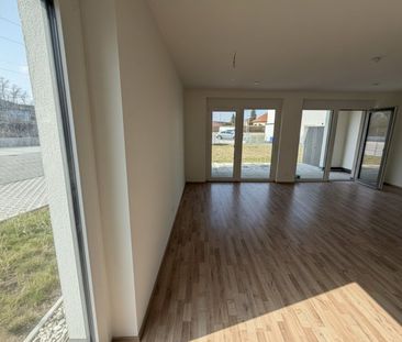 Moderne 2-Zi -Wohnung mit Balkon - Photo 3