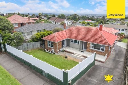 Warm, Practical Living in a Highly Convenient Location - Photo 2