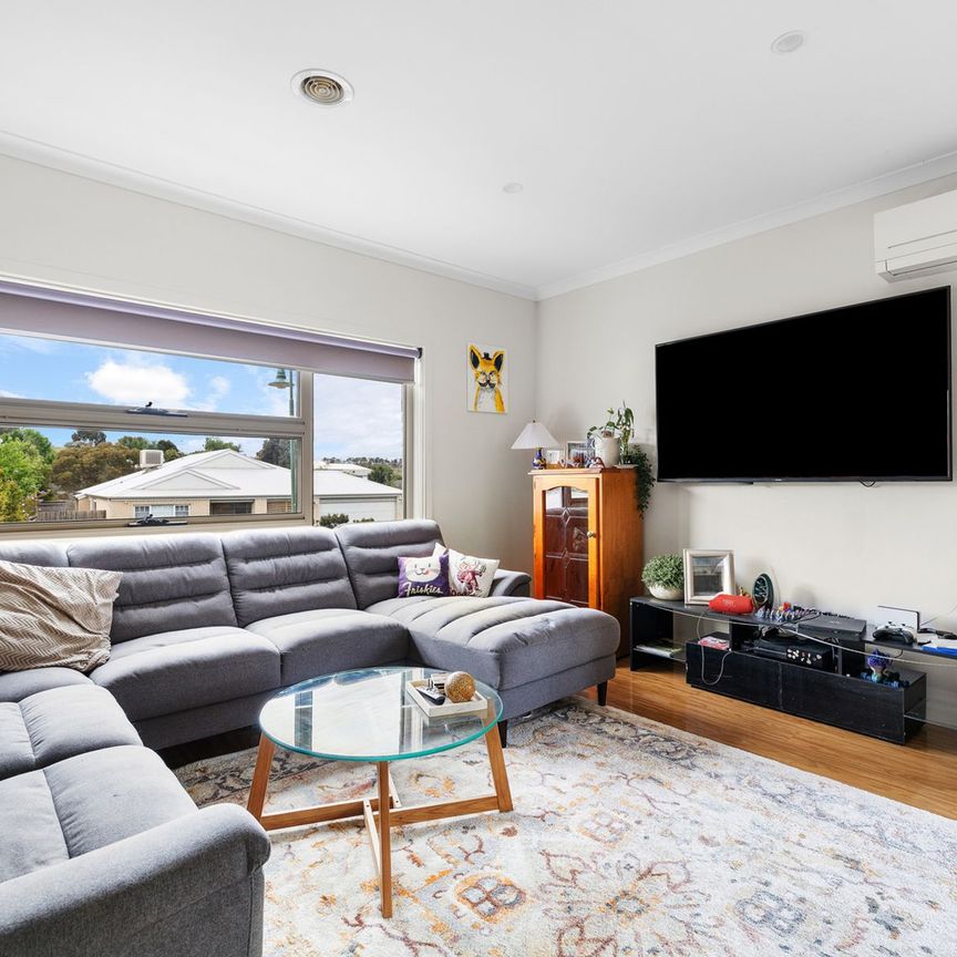 Modern 3 bedroom home - Photo 1