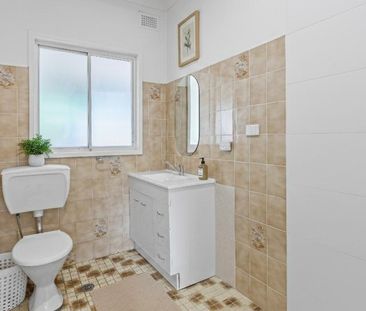 Freshly Renovated Charming Family Home in the Heart of Colyton - Photo 3