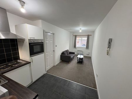1 Bed Flat, Brook Road, M14 - Photo 3