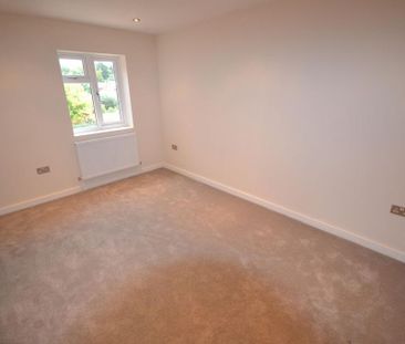 4 bedroom semi-detached house to rent - Photo 2