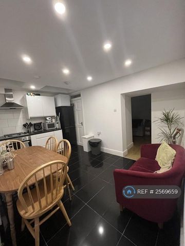 3 bedroom terraced house to rent - Photo 2