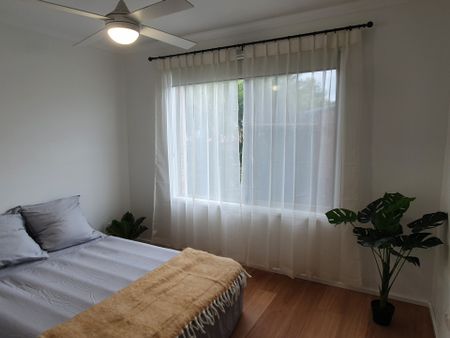 Renovated Two Bedroom Townhouse - Photo 4