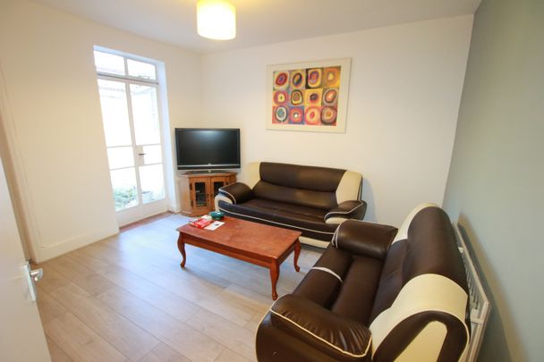 4 Bed Terraced House, Donnington Road, RG1 - Photo 1