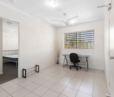 Unfurnished apartment close to the CBD. - Photo 1