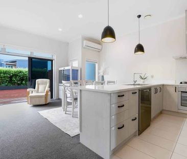 Sun-Filled Modern 3 Bedroom Home in Hobsonville! - Photo 1