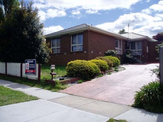 47 Charles Green Avenue, Endeavour Hills - Photo 1