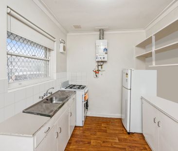 QUIET COMPLEX LIVING ! - Photo 6