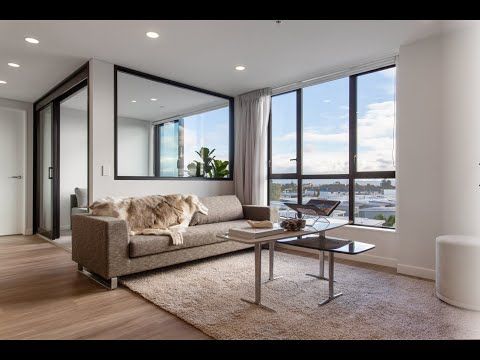 Cool, Modern & Sunny Apartment - Photo 1