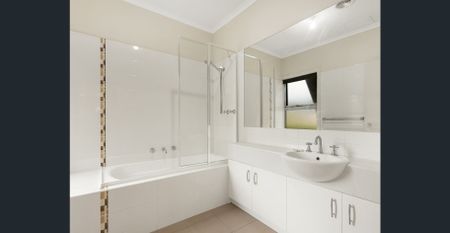Spacious Townhouse with 3 bedrooms and a study! - Photo 5