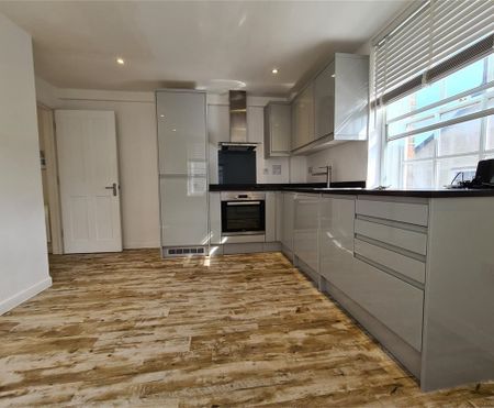 Flat 1, 42 High Street, Saffron Walden - Photo 4