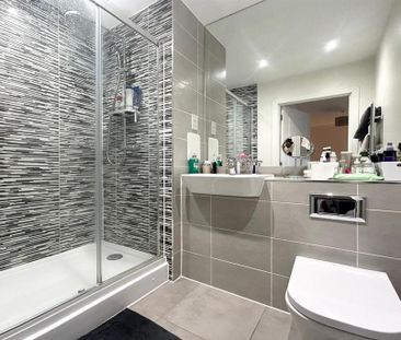 1 bedroom in a flat share to rent - Photo 2