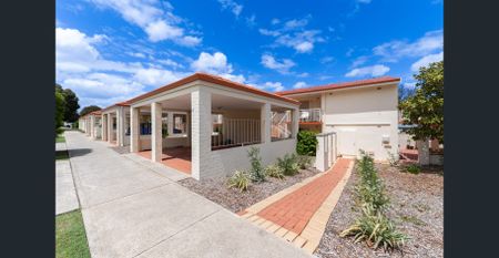 Stylish Unit in Heart of Como - Photo 2