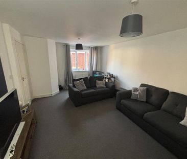 3 bedroom end of terrace house to rent - Photo 2