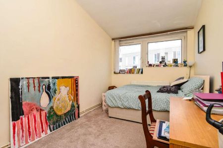3 bedroom flat to rent - Photo 3