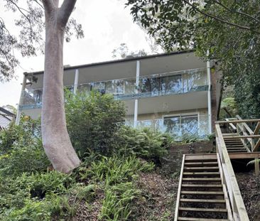 Pet-friendly, three-bedroom upper duplex. - Photo 3