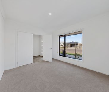 111 Prudence Parade, Point Cook VIC 3030 - House For Rent | Domain - Photo 2