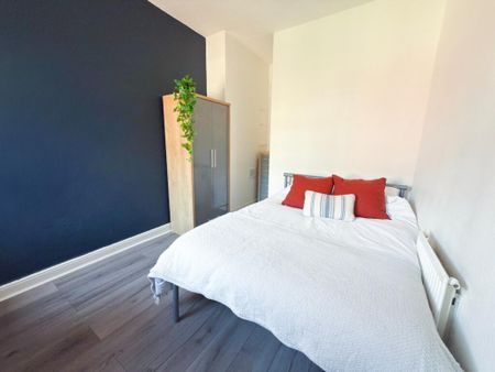 3 bedroom end of terrace house to rent - Photo 3