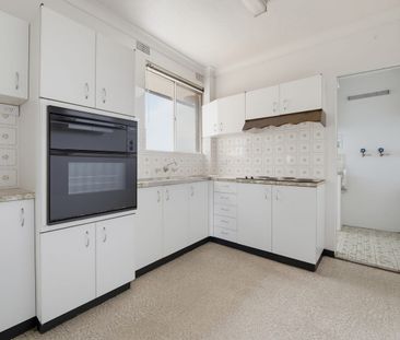 Spacious Mascot 3 Bedroom Apartment - Photo 3