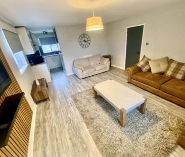 3 bedroom flat to rent - Photo 2