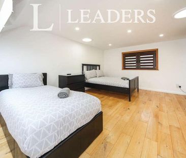 Large Bedroom Family Home - Not For Sharers, LU2 - Photo 4