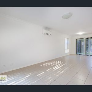 Townhouse In Bracken Ridge - Photo 2