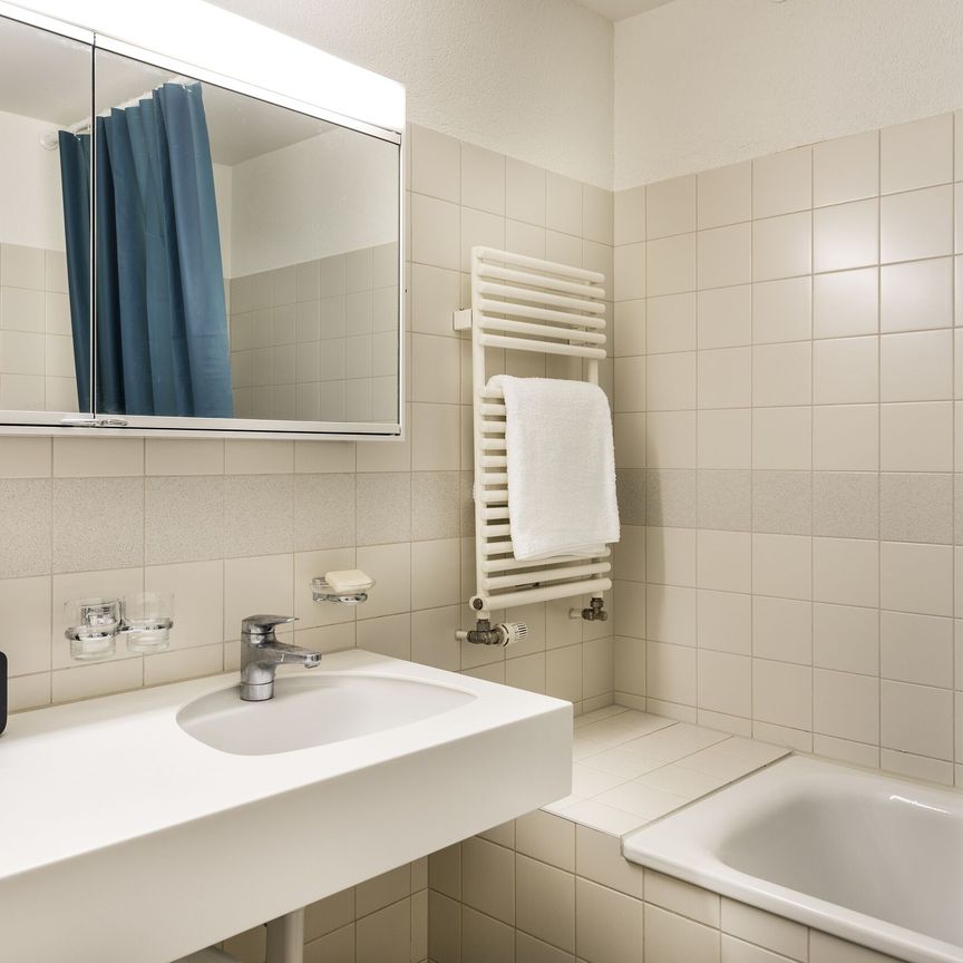 Moderne 5.5-Attikawohnung an zentraler Lage - Photo 1