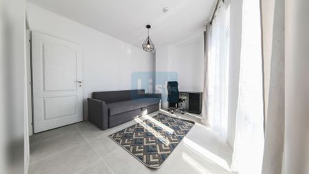 Apartament cu 3 camere, zona Aeroport - Fotografie 3