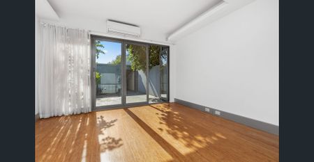 Stunning 3 bedroom terrace - Photo 5