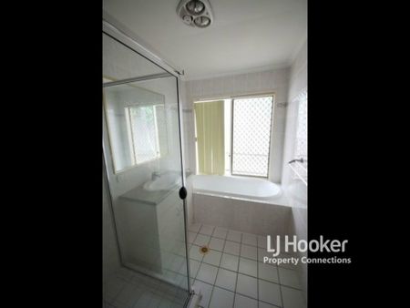 BEAUTFUL FAMILY HOME IN A PRIME LOCATION! - Photo 2