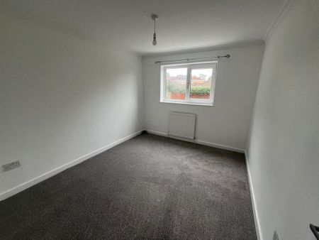 3 bedroom end of terrace house to rent - Photo 2