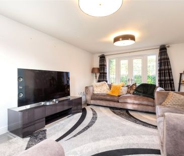 4 bedroom House in Bluebell Crescent, Woodley - Photo 1