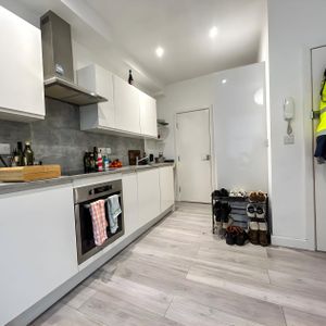 Studio Flat To Let - HP13 - Photo 2
